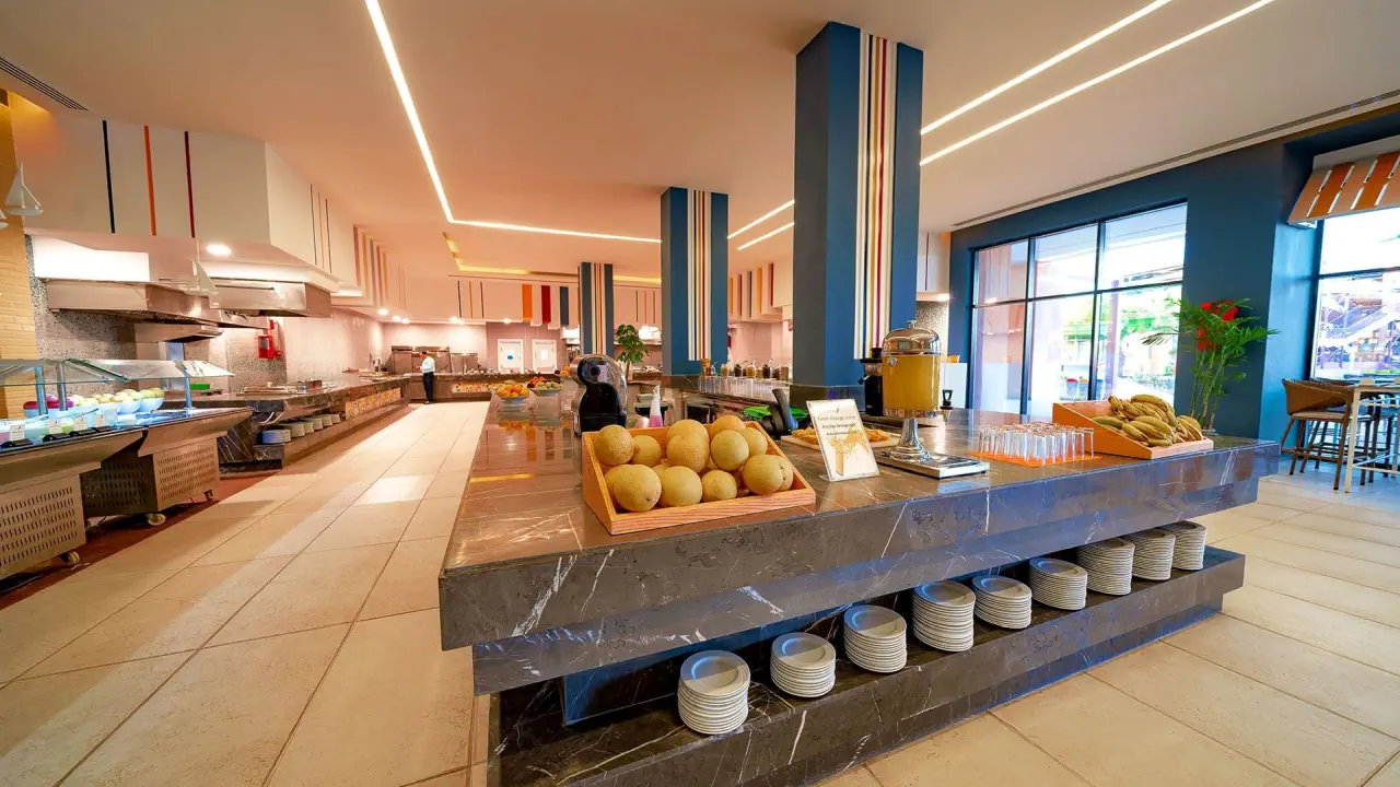 الفندق الباتروس ووتر فالي ريزورت نيفير لاند - الغردقة